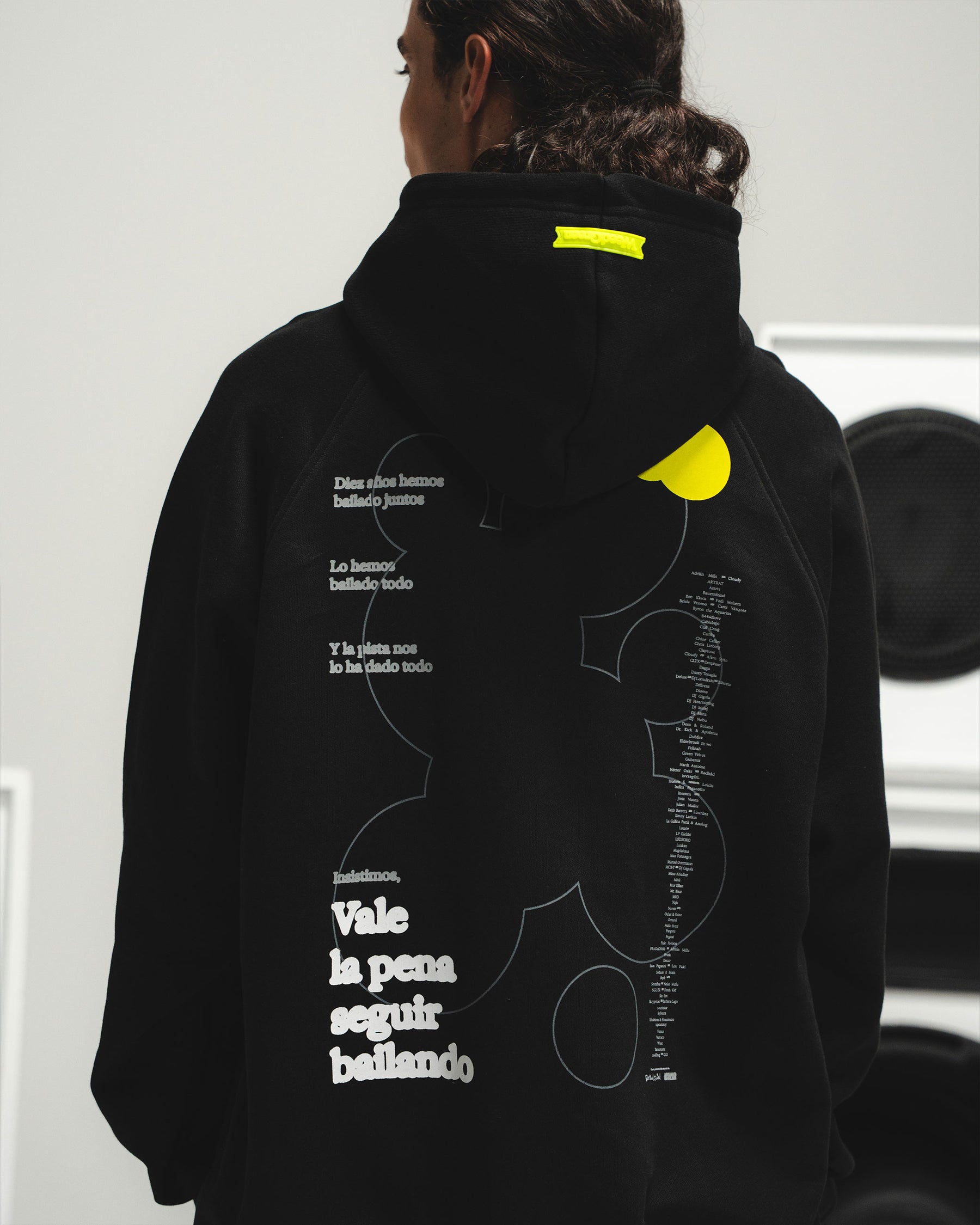 HOODIE VALE LA PENA NEGRO