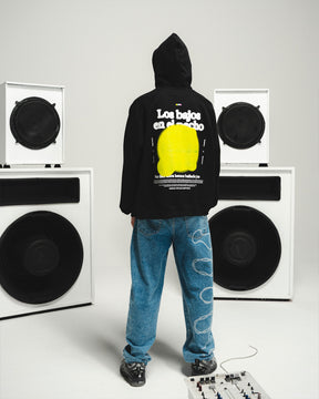 HOODIE LOS BAJOS EN EL PECHO NEGRO