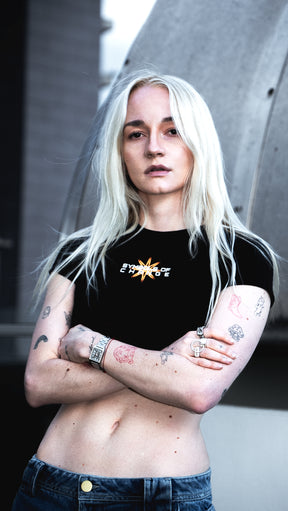 BABY TEE COMETA NEGRO