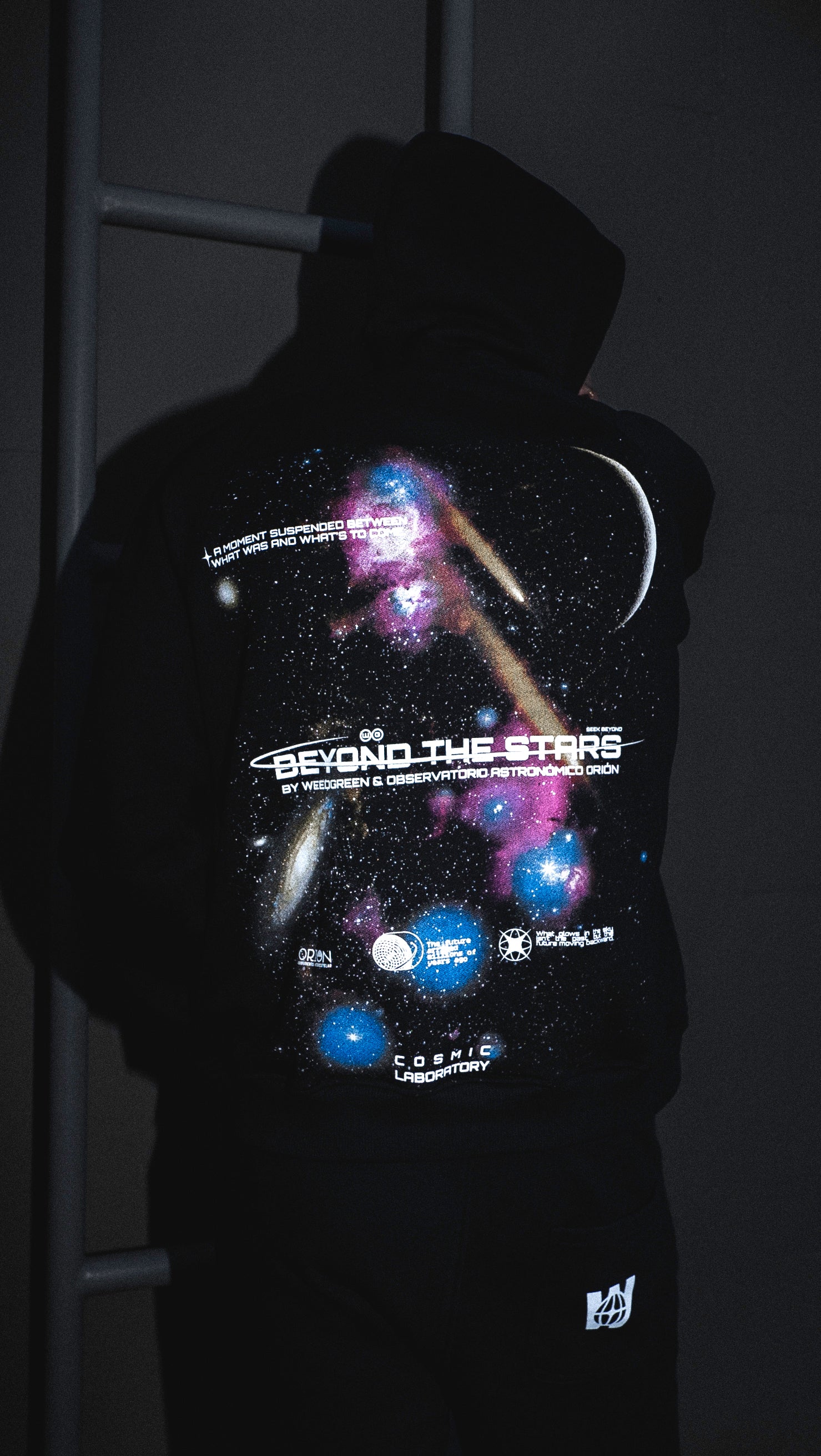 HOODIE COSMOS ART NEGRO