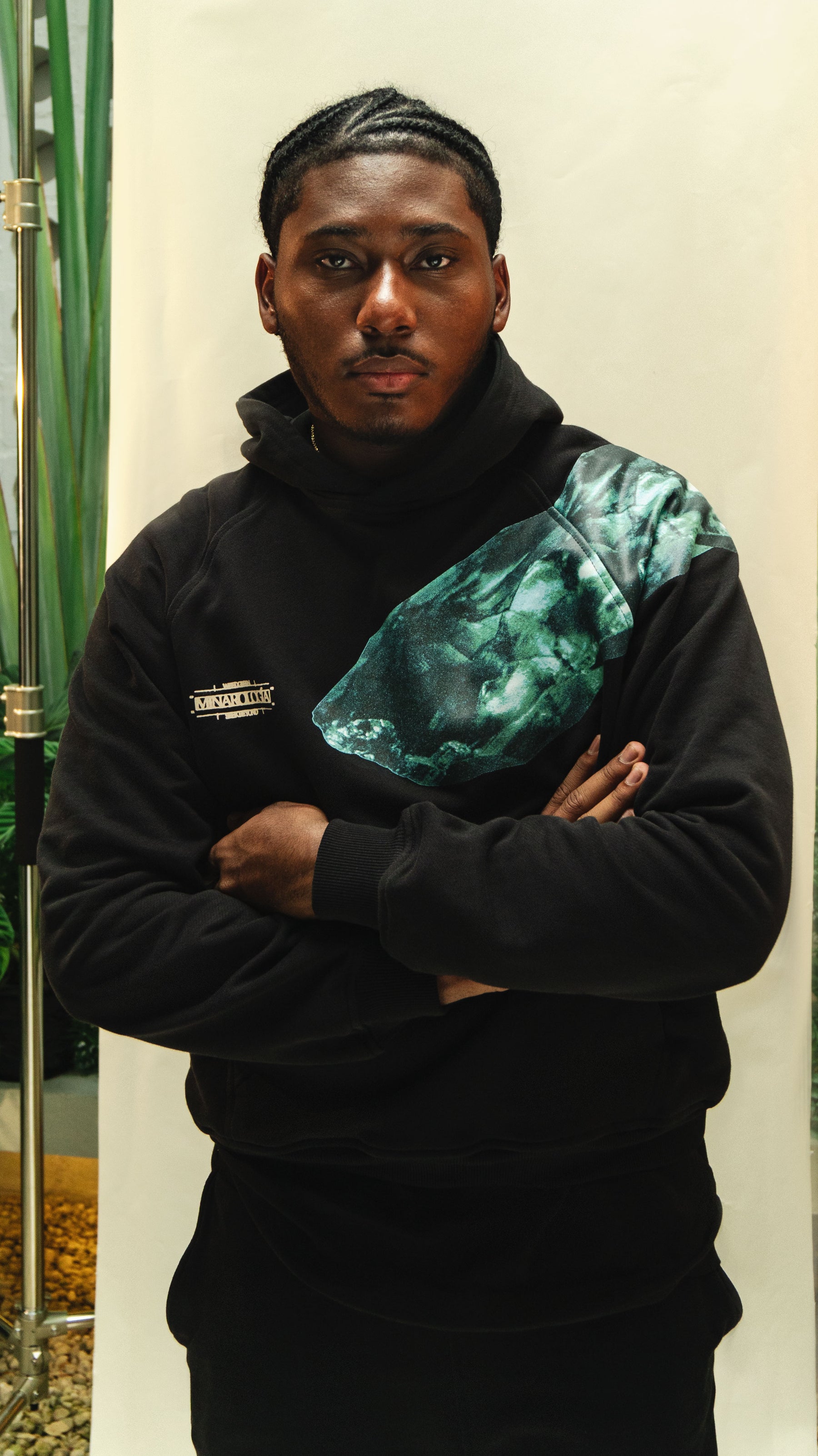 HOODIE AGUAMARINA ART NEGRO