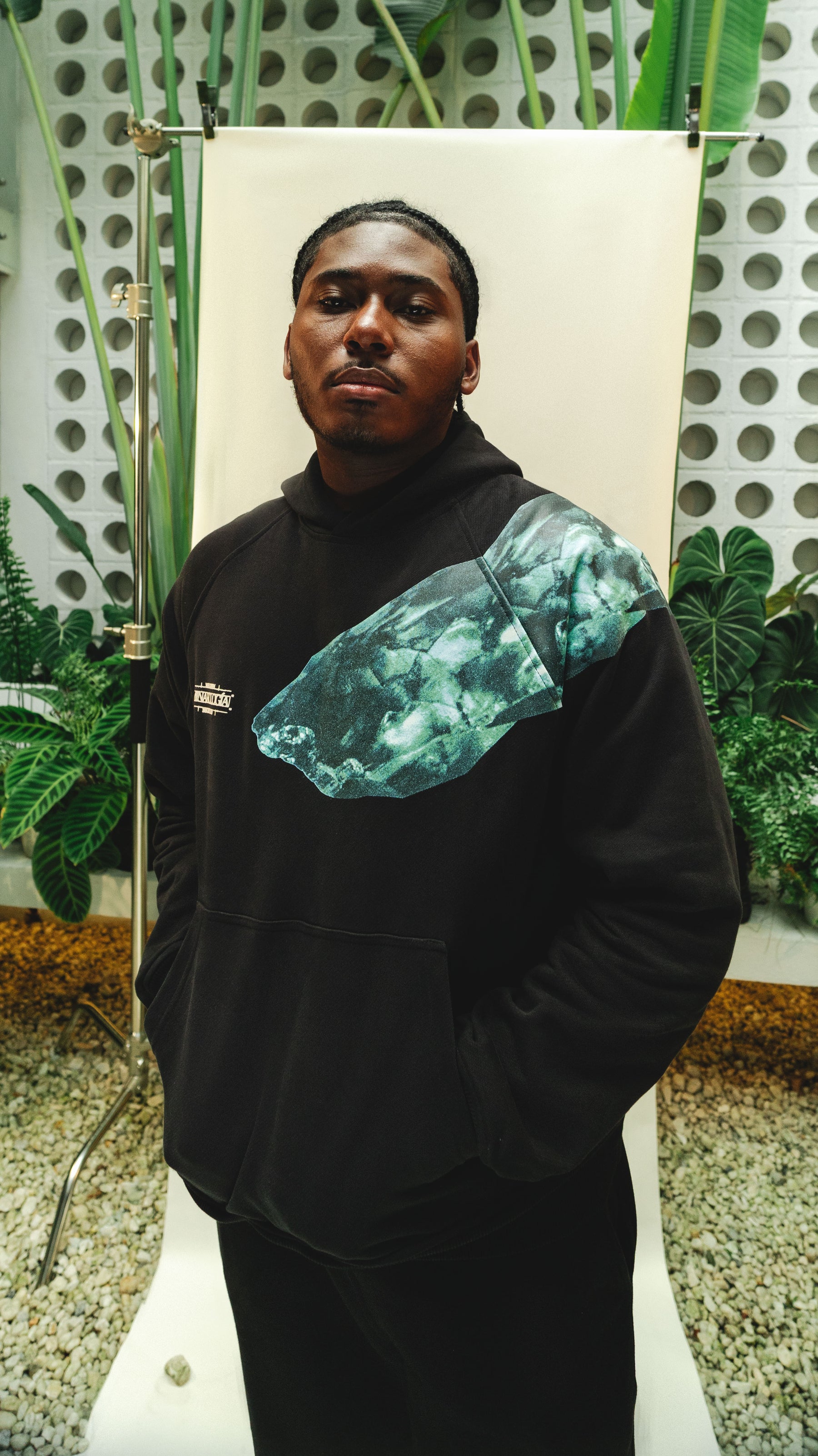 HOODIE AGUAMARINA ART NEGRO