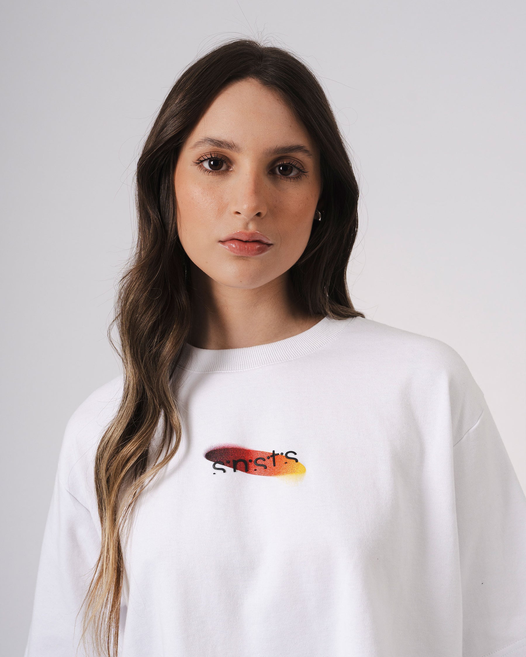 CAMISETA CROP OVERSIZED GRADOS BLANCO