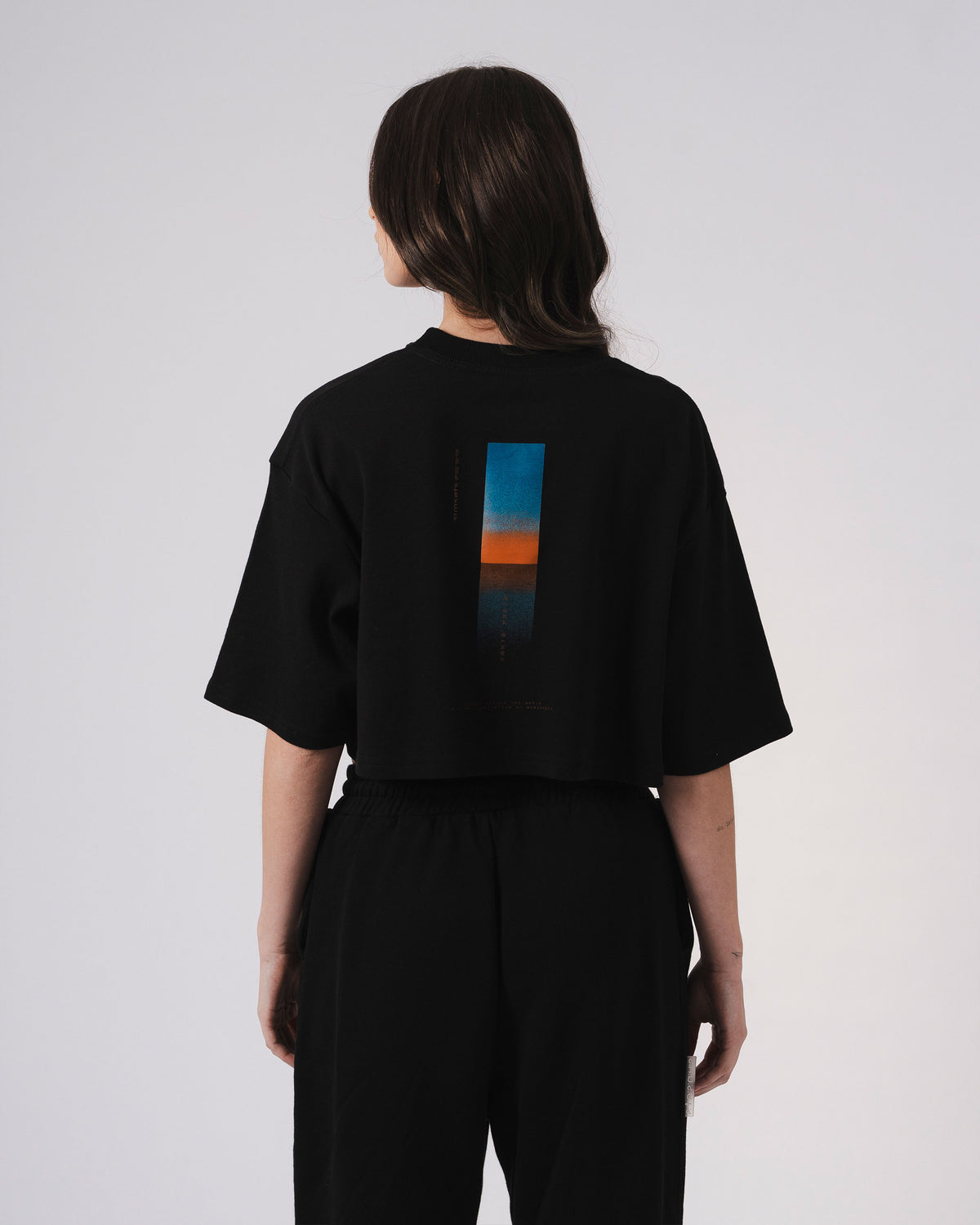 CAMISETA CROP OVERSIZED AROUND NEGRO