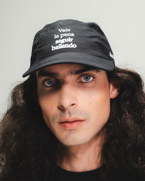 GORRA VALE LA PENA  NEGRO